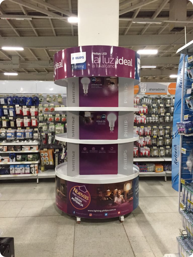 Columna Philips Éxito - Campestre - Un proyecto de instalación P.O.P. que convirtió un espacio cotidiano en una experiencia inmersiva para los clientes.