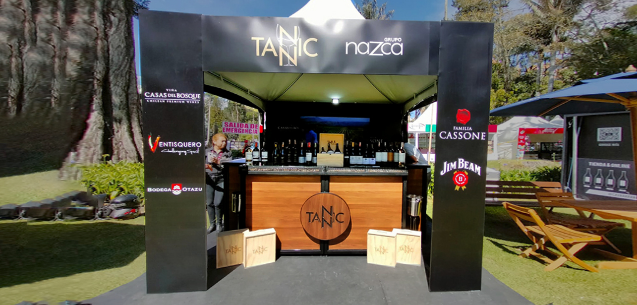 Vista frontal del stand Tannic